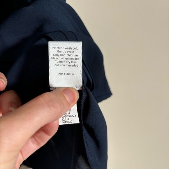 NWT 41 Hawthorn Breyson Navy Blue Pleated Split-Neck Sleeveless Blouse - Picture 5 of 8